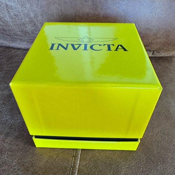 Invicta Wildflower Women\'s 32.5mm MOP Dial Two-Tone SS Watch New!
